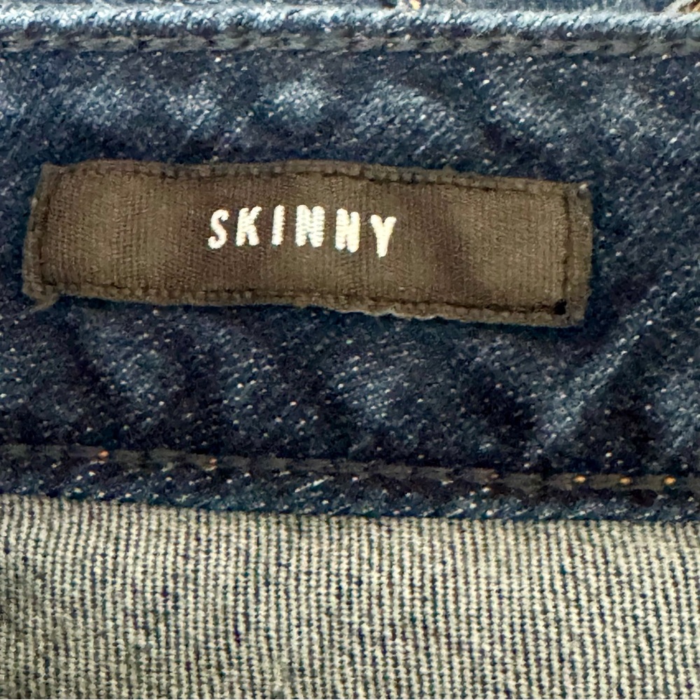 Torrid Size 18 Short Jeans Skinny Distressed Faux Tears Dark Wash - Picture 6 of 10